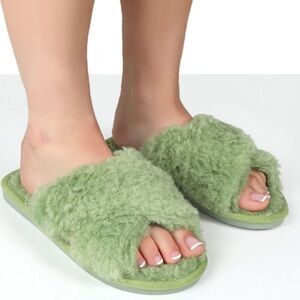 New Smiry Women's Fluffy Furry House Slippers Size 7.5-8.5
